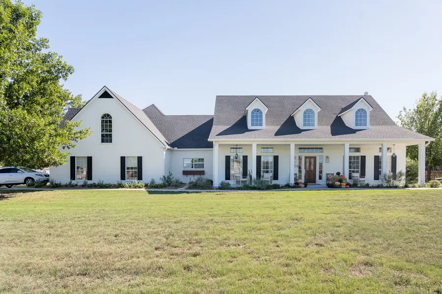 754 Conestoga Trl, Rhome, TX 76078-4213