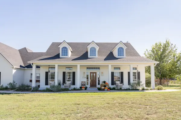 754 Conestoga Trl, Rhome, TX 76078-4213