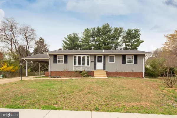 502 Roberts Dr NW, Vienna, VA 22180-4147