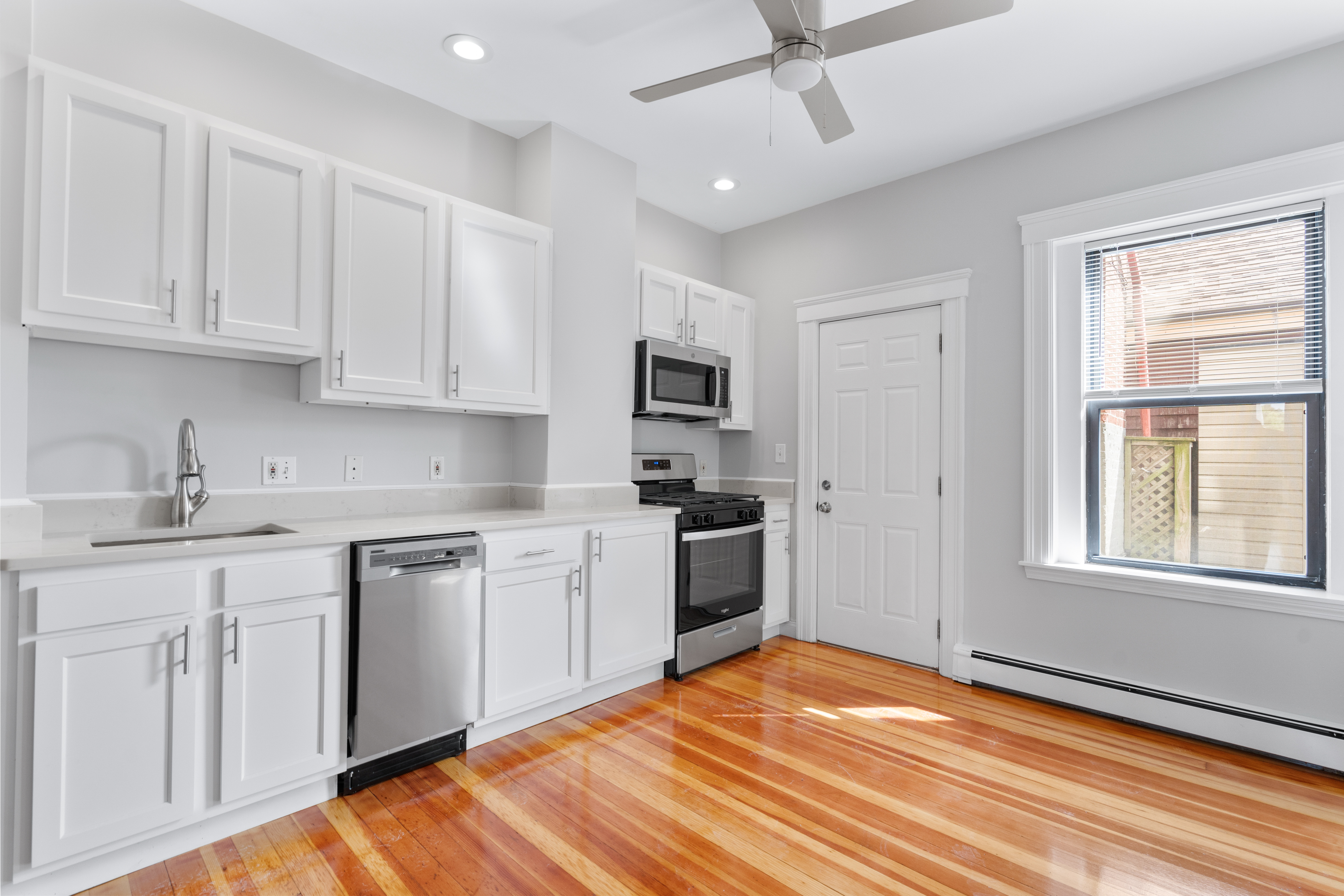 106 L St #2, South Boston, MA 02127-3171