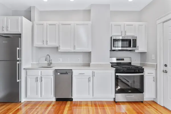 106 L St #2, South Boston, MA 02127-3171