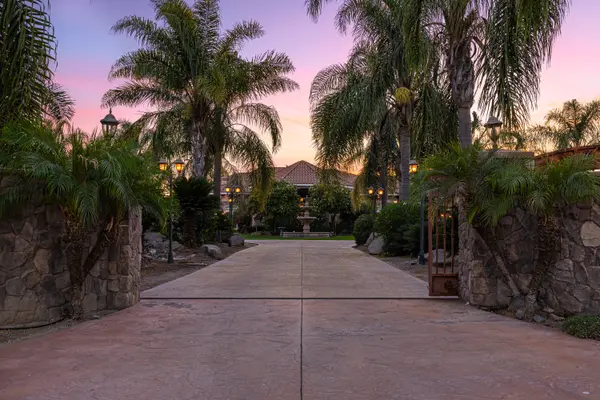 19149 S St John Ave, Escalon, CA 95320-9409