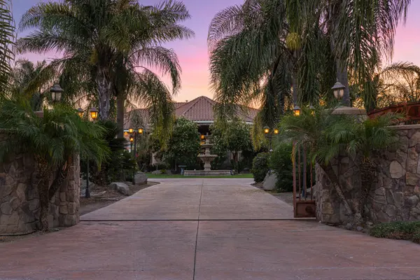 19149 S St John Ave, Escalon, CA 95320-9409