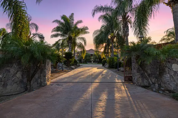 19149 S St John Ave, Escalon, CA 95320-9409