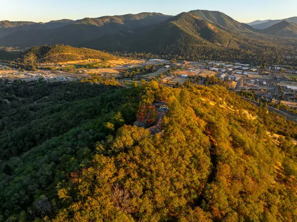 Grants Pass, OR 97526-3589,2020 NE Ridge Rd