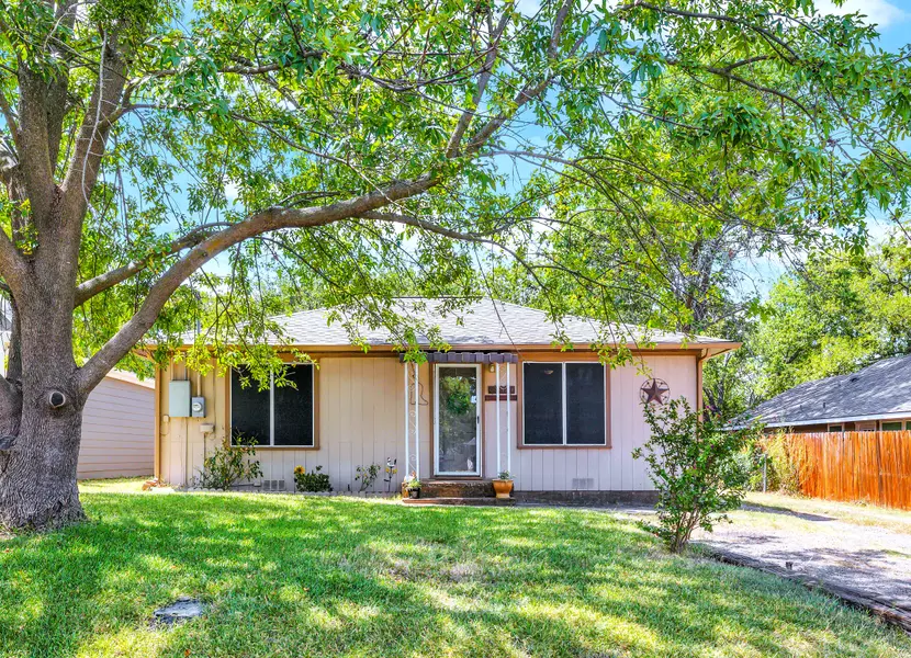 104 Grayson St, Pottsboro, TX 75076-3044
