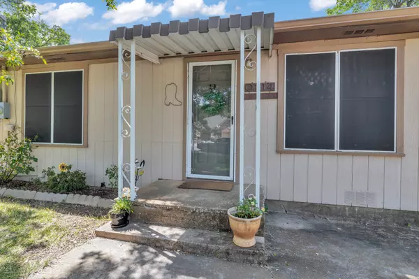 Pottsboro, TX 75076-3044,104 Grayson St