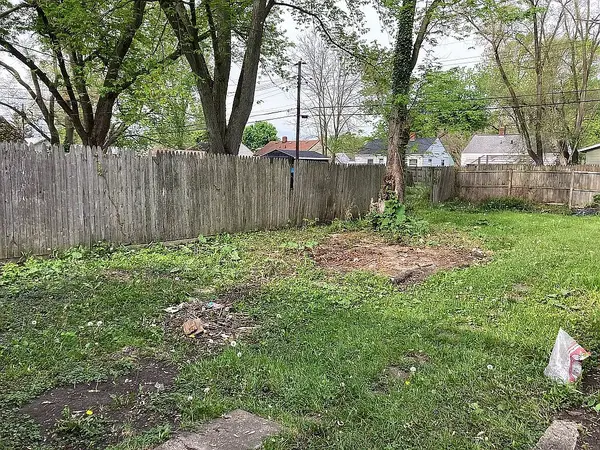 525 S Wellington St, South Bend, IN 46619-2832