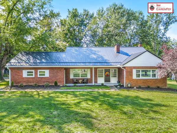 312 E Maitland Ln, New Castle, PA 16105-1310