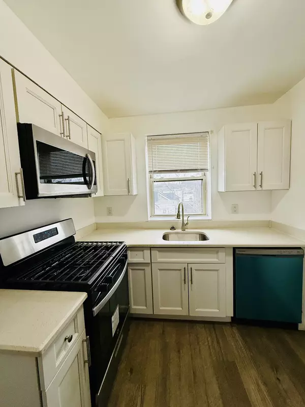 Newark, NJ 07112-2420,Lyons Ave