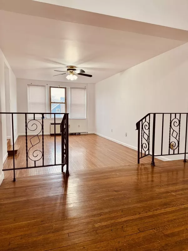 Newark, NJ 07112-2420,Lyons Ave