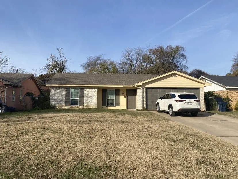 Dillard St, Fort Worth, TX 76105-4521