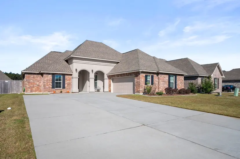 Providence Dr, Denham Springs, LA 70726-6641