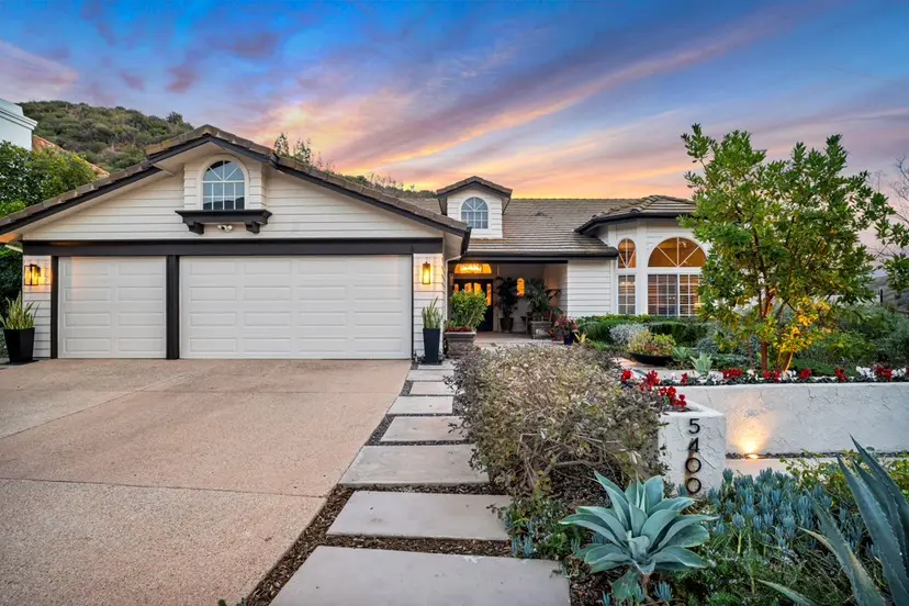 E Napoleon Ave, Oak Park, CA 91377-4747