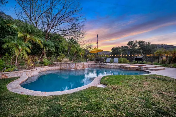 E Napoleon Ave, Oak Park, CA 91377-4747