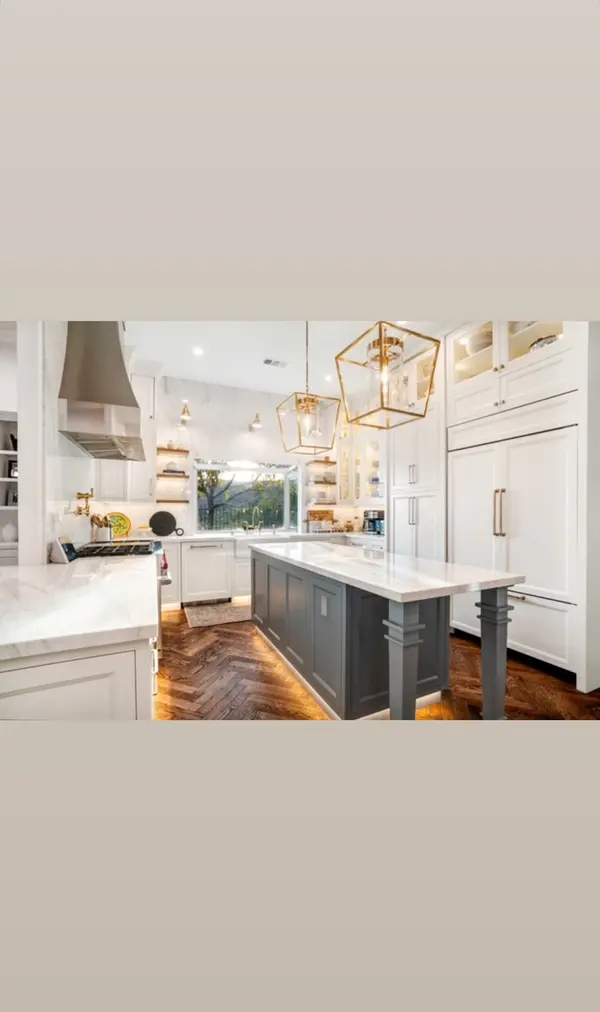 E Napoleon Ave, Oak Park, CA 91377-4747