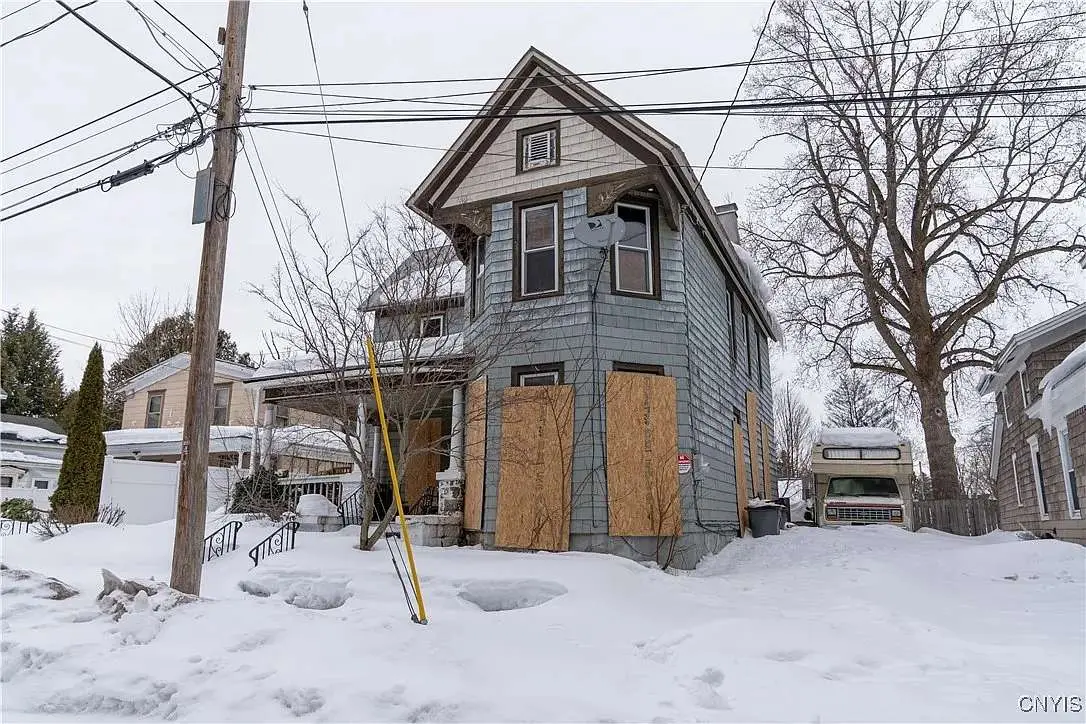 313 Cottage St, Rome, NY 13440-5902