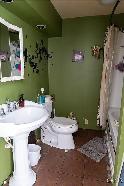313 Cottage St, Rome, NY 13440-5902