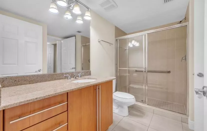 West Palm Beach, FL 33401-5306,Clematis St