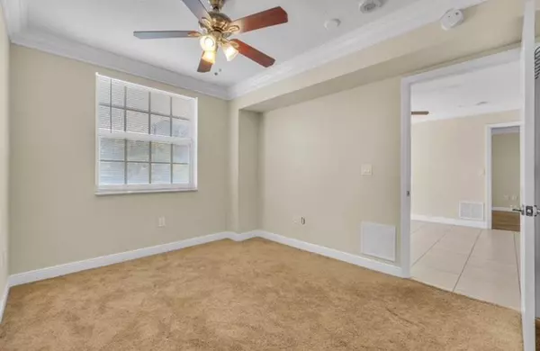 West Palm Beach, FL 33401-5306,Clematis St