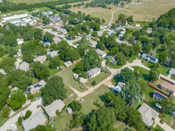 E Evans St, Pilot Point, TX 76258-4024