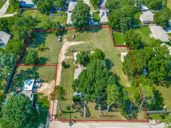E Evans St, Pilot Point, TX 76258-4024