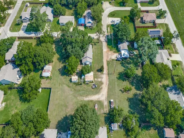 E Evans St, Pilot Point, TX 76258-4024