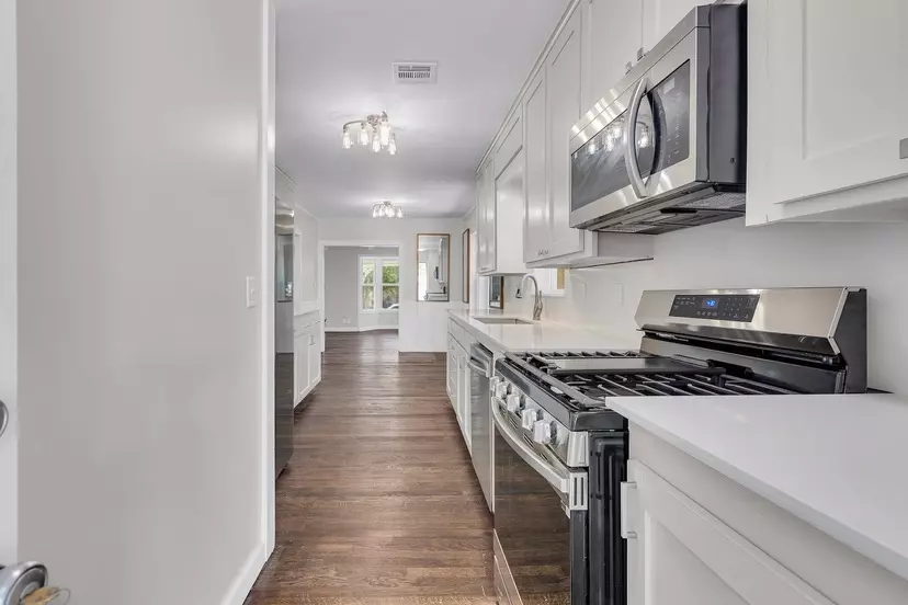N Gillette Ave, Tulsa, OK 74110-4922