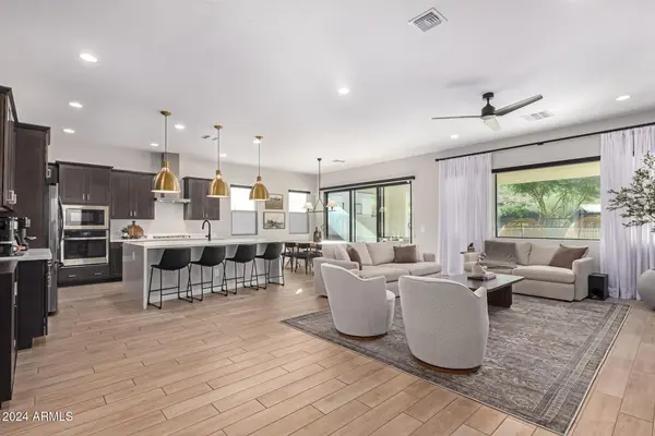 933 E Piedmont Rd, Phoenix, AZ 85042-5181