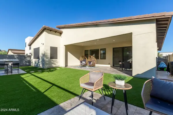 933 E Piedmont Rd, Phoenix, AZ 85042-5181
