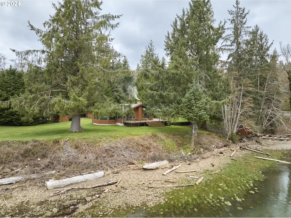 556 State Route 401, Naselle, WA 98638-8621