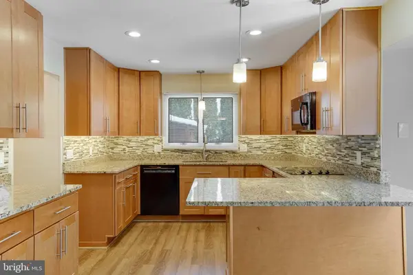 3719 Krysia Ct, Annandale, VA 22003-2547