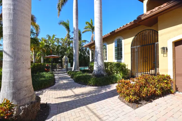 4900 Ocean Blvd, Sarasota, FL 34242-1641