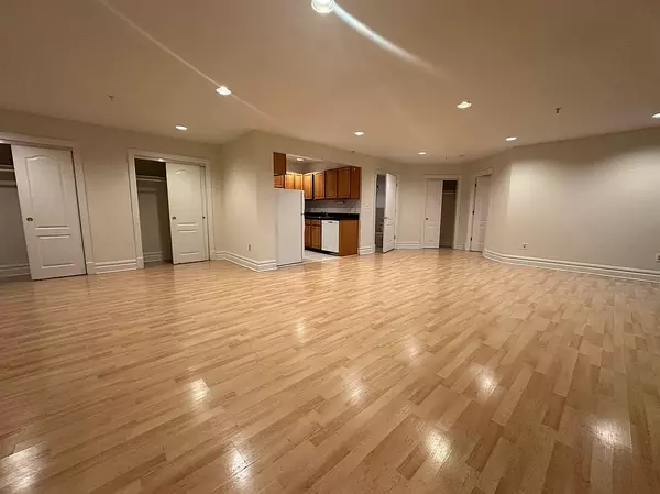 19-19 24th Ave #R208, Astoria, NY 11102