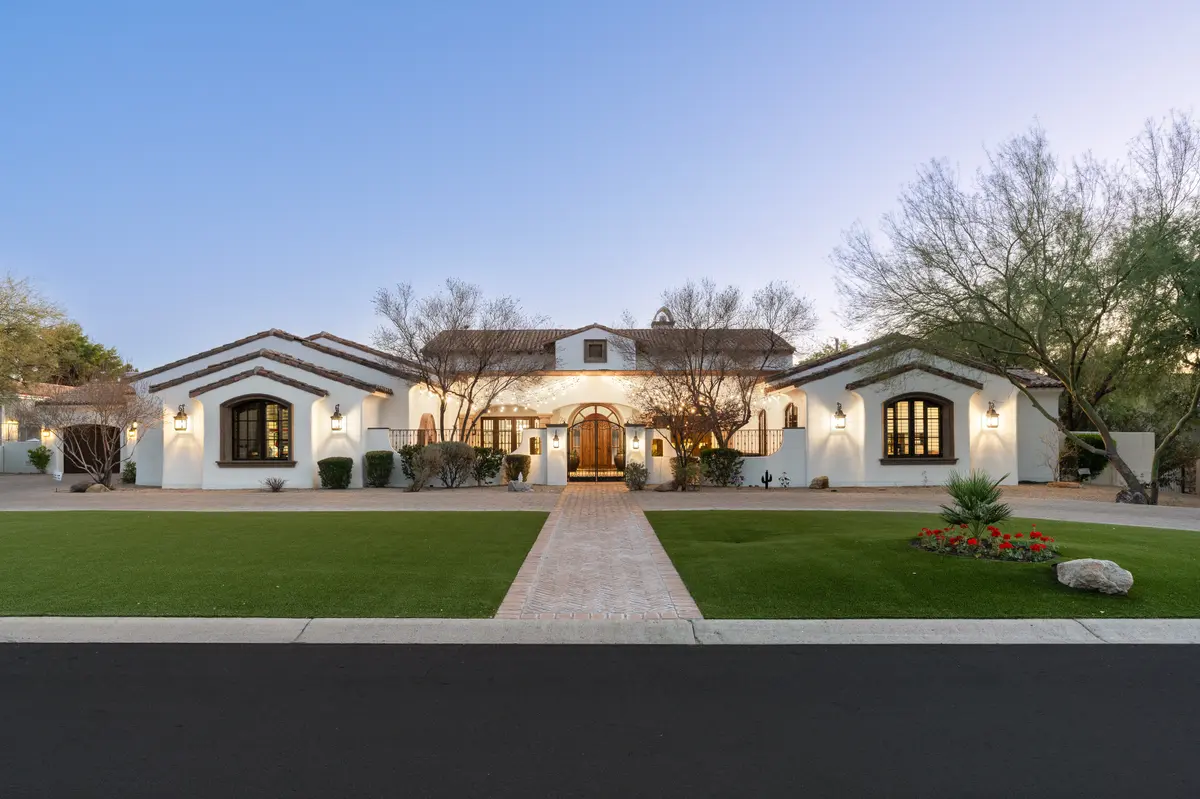 8515 E Sutton Dr, Scottsdale, AZ 85260-4113