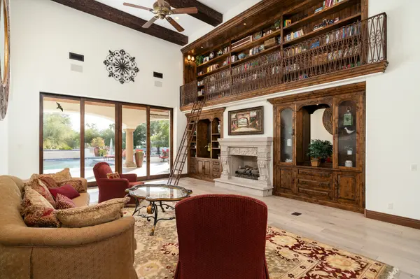 8515 E Sutton Dr, Scottsdale, AZ 85260-4113