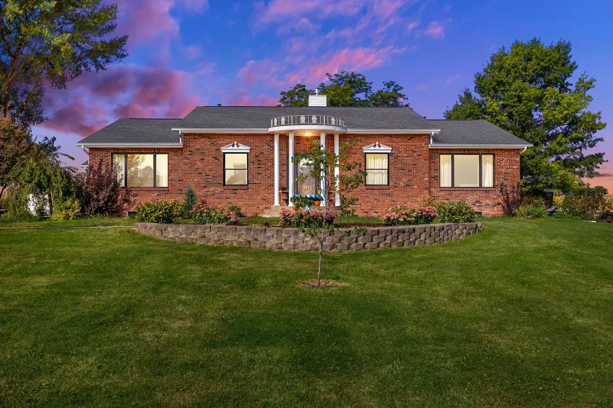 4440 Schultz Rd, Center Point, IA 52213-9756