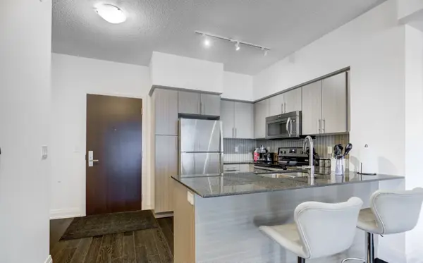 65 Speers Rd #1307, Oakville, ON L6K 0J1