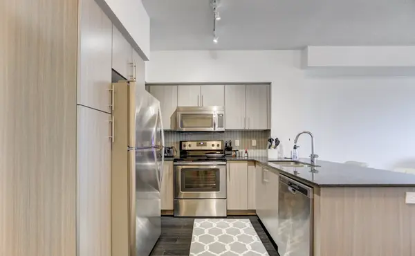 65 Speers Rd #1307, Oakville, ON L6K 0J1