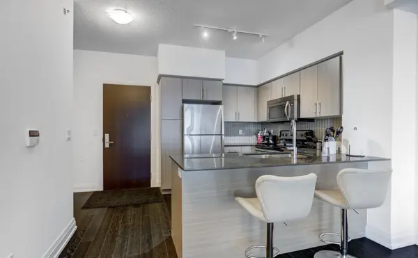 65 Speers Rd #1307, Oakville, ON L6K 0J1