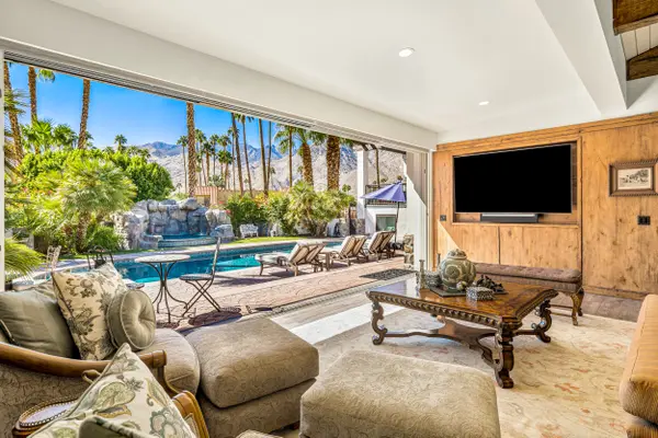 3330 Andreas Hills Dr, Palm Springs, CA 92264-9601