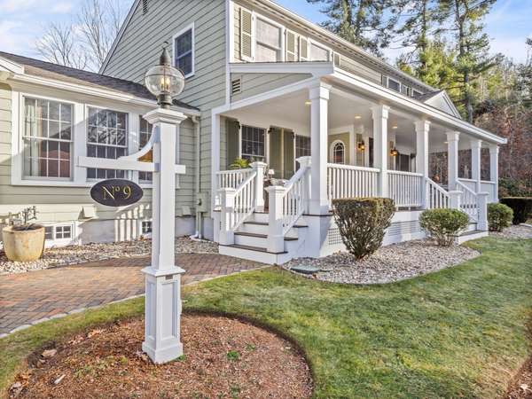 9 Tally Ho Ln, Andover, MA 01810-4514