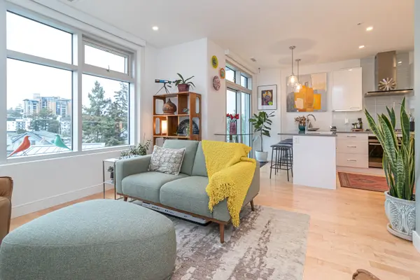 916 Lyall St #307, Esquimalt, BC V9A 5E6