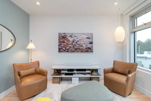 916 Lyall St #307, Esquimalt, BC V9A 5E6