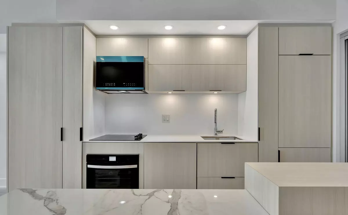 Burlington, ON L7R 2P7,374 Martha St #306