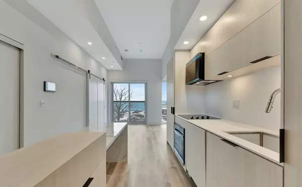 Burlington, ON L7R 2P7,374 Martha St #306