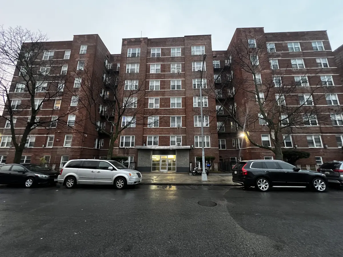 50 Kenilworth Pl #6M, Brooklyn, NY 11210-2300