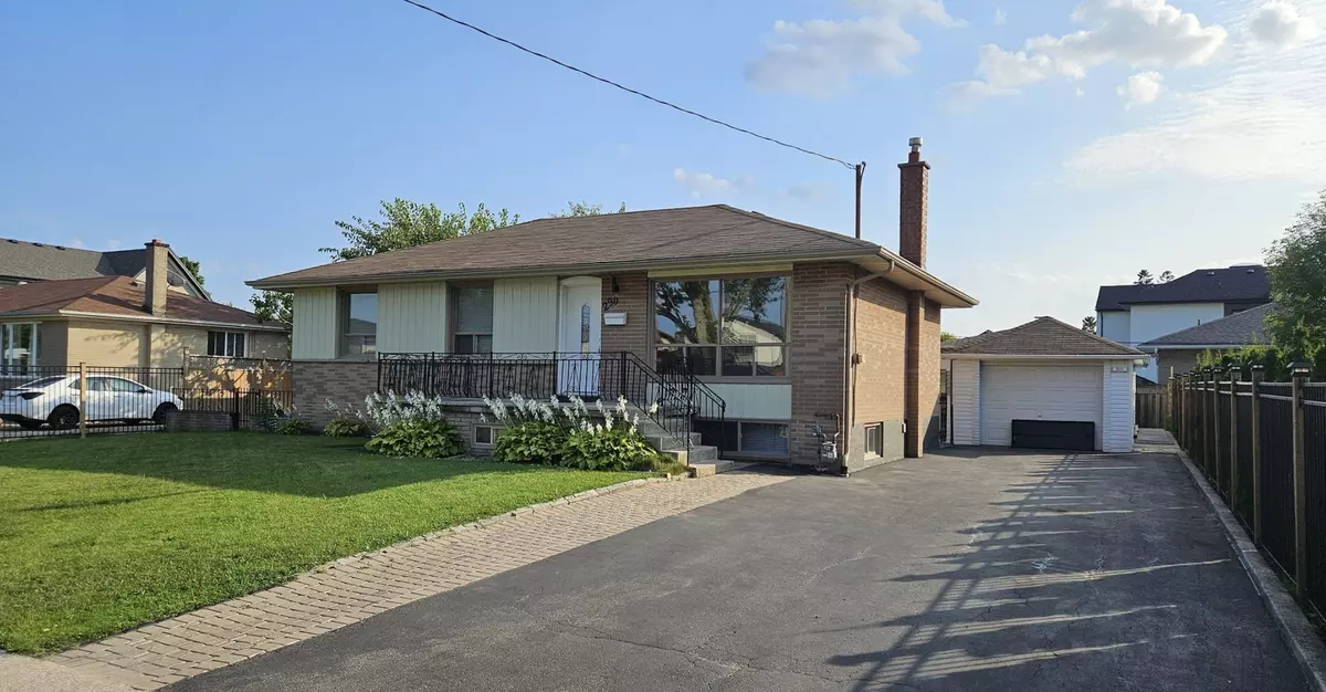 Oakville, ON L6K 2S5,290 Morden Rd #Upper