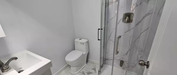 Oakville, ON L6K 2S5,290 Morden Rd #Upper