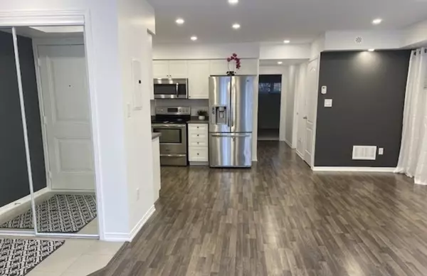 Oakville, ON L6H 0J1,43 Hays Blvd #1